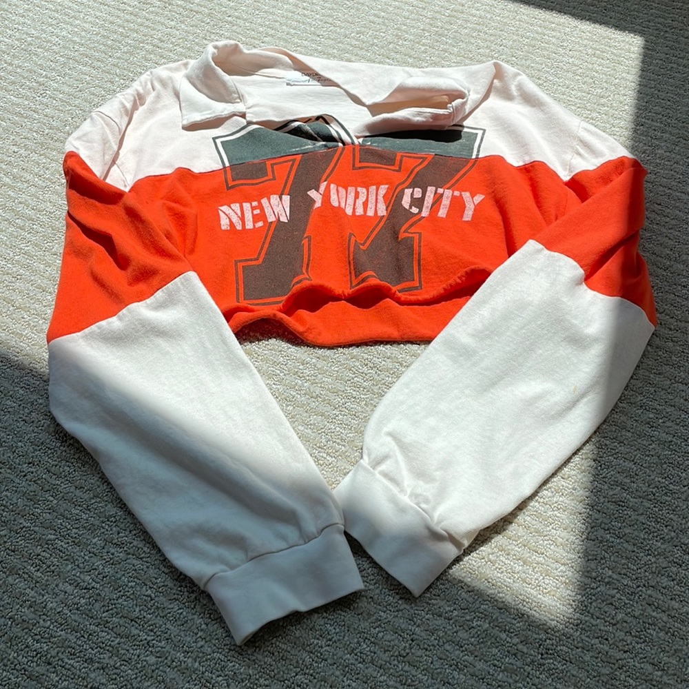 FREE PEOPLE LONGSLEEVE NYC CROP TOP